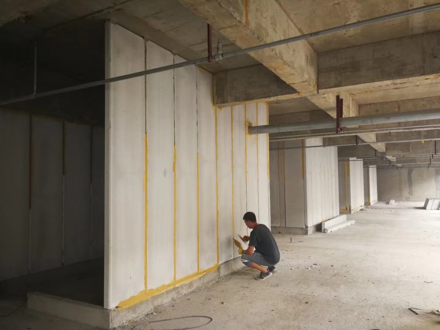 清城无机发泡轻骨料混凝土隔墙板施工技术性能研究